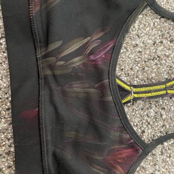 Lululemon Flow Y bra. Multi-color. Size 2. - Picture 4 of 4